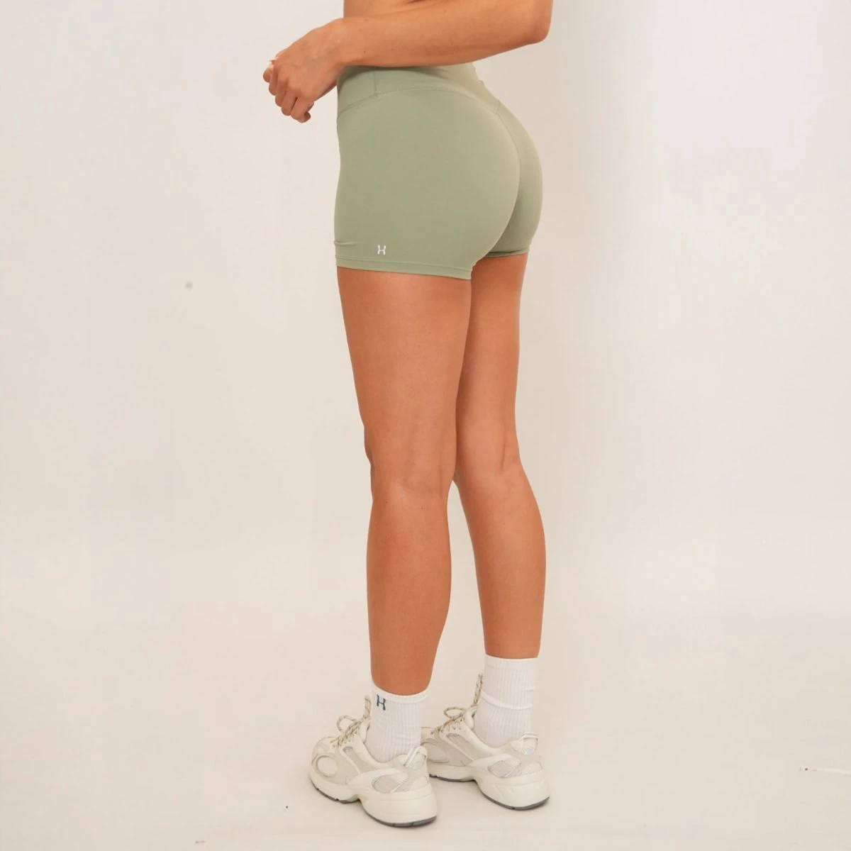 Aura Shorts - Matcha – Produktansicht 1