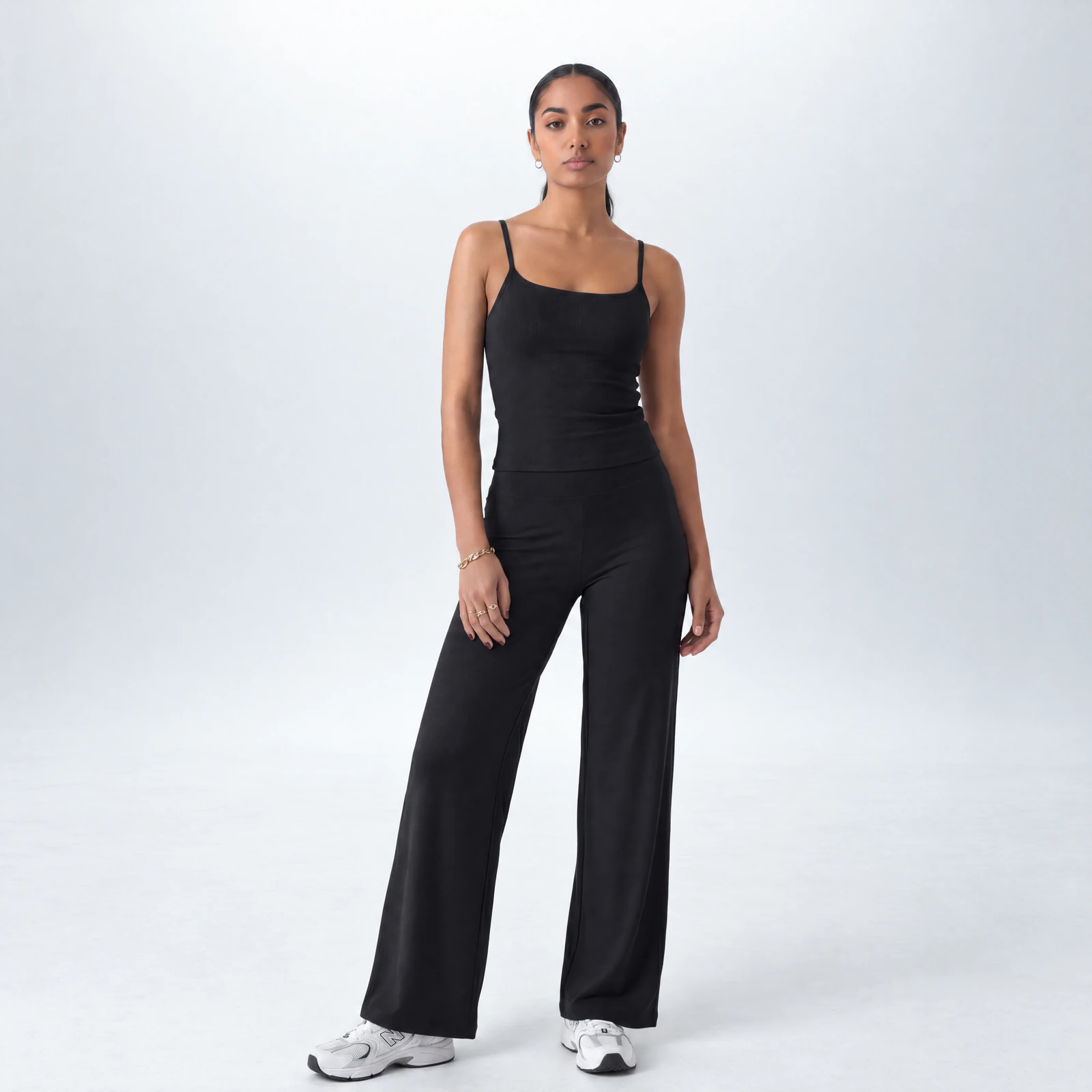 CLOUD° Tank Top mit integriertem BH – Black – Produktansicht 1