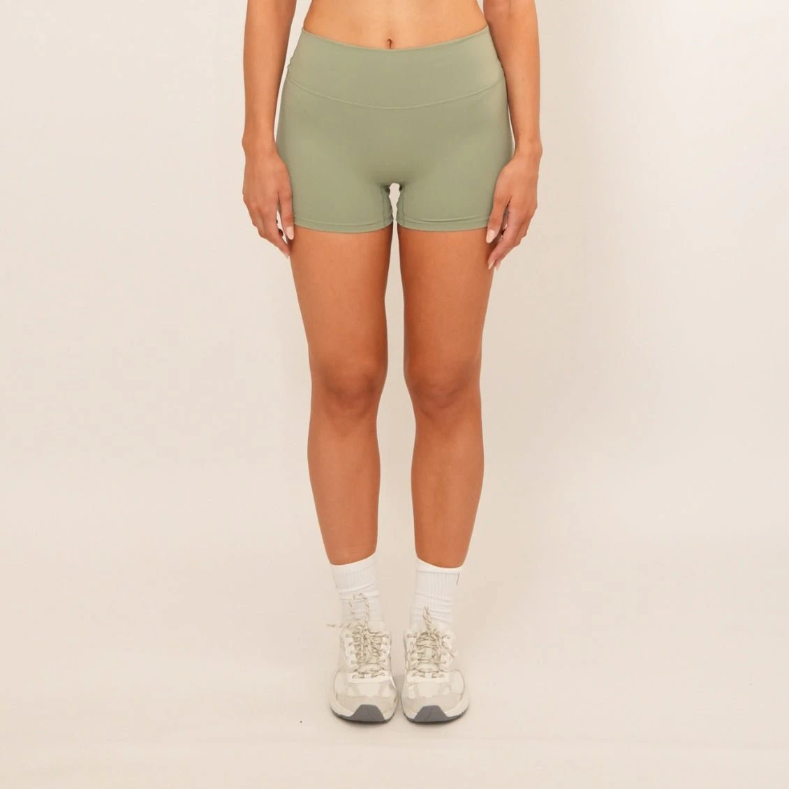 Aura Shorts - Matcha – Produktansicht 2
