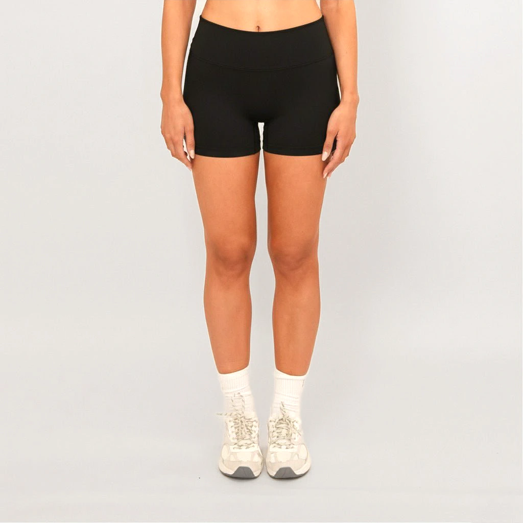 Aura Shorts - Black – Produktansicht 2