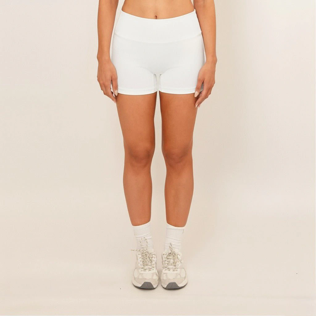 Aura Shorts - White – Produktansicht 3